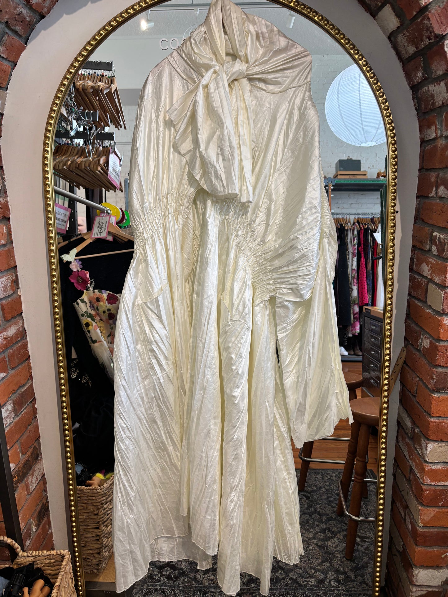 size flex white crinkle satin VINTAGE Linda Lundstrom jacket - drama