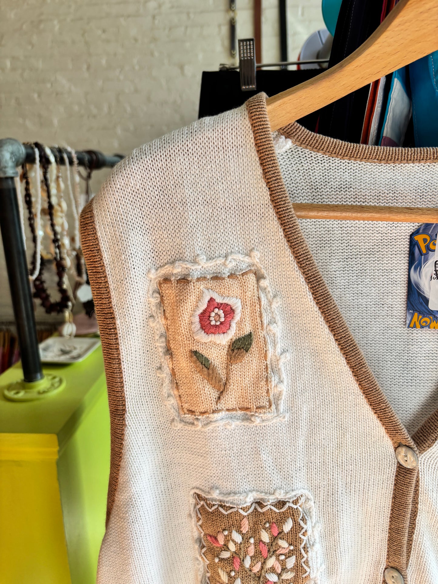 size flex cream with pink flowers VINTAGE vest - knit