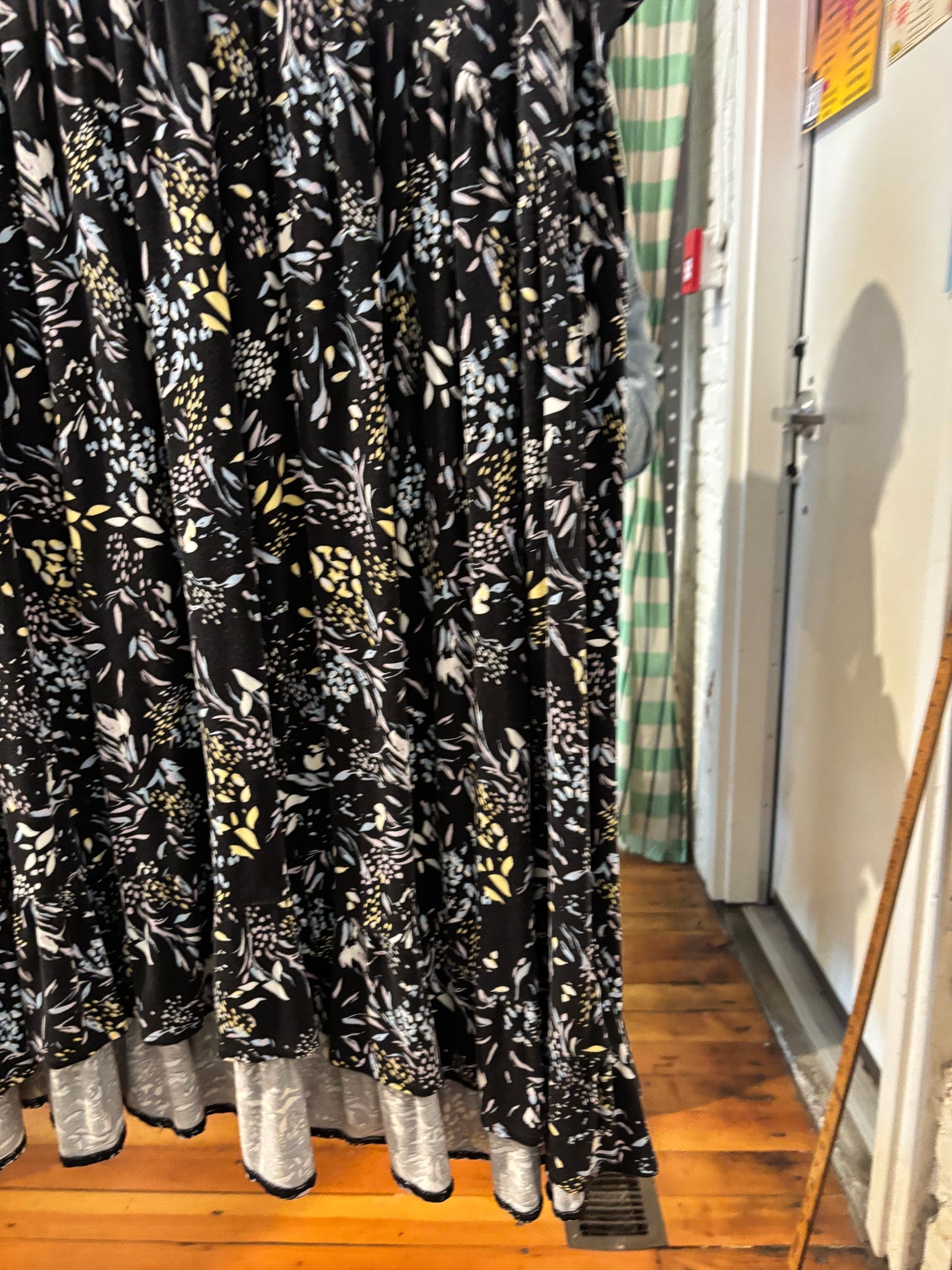 size 6X black with light pattern PENN dress - knee