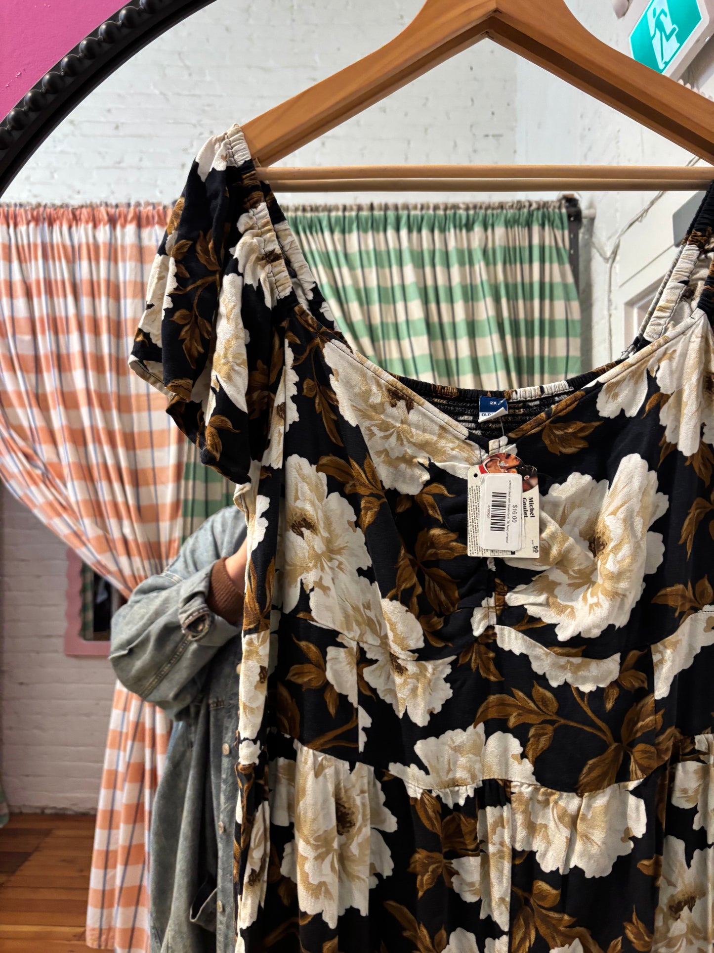 size 2X black with brown floral Old Navy jumpsuit - long