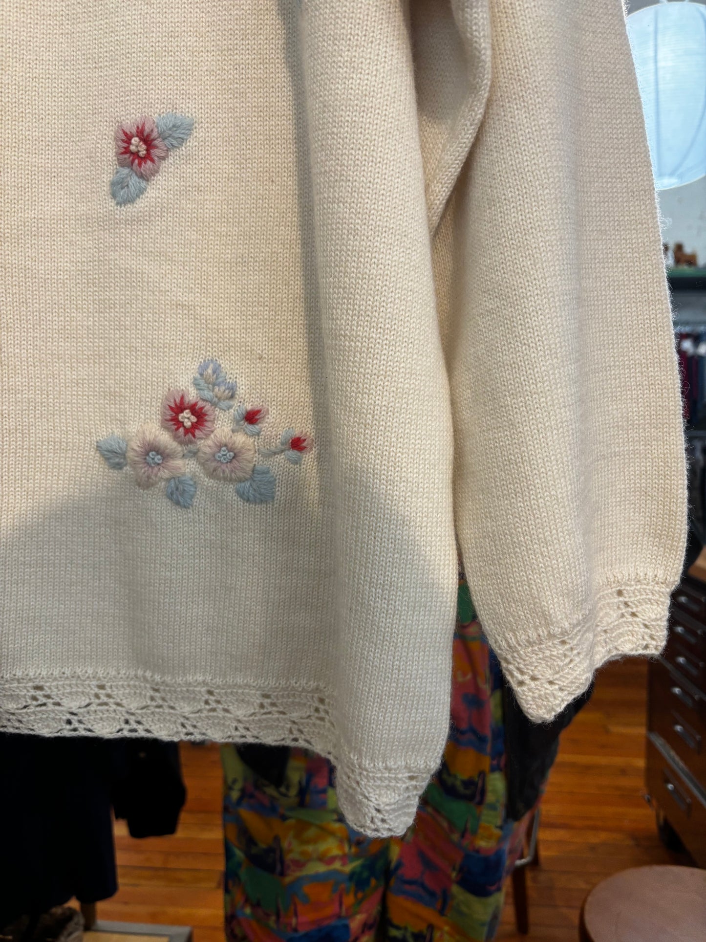 Size XXL cream floral embroidered The Clever Shepard sweater