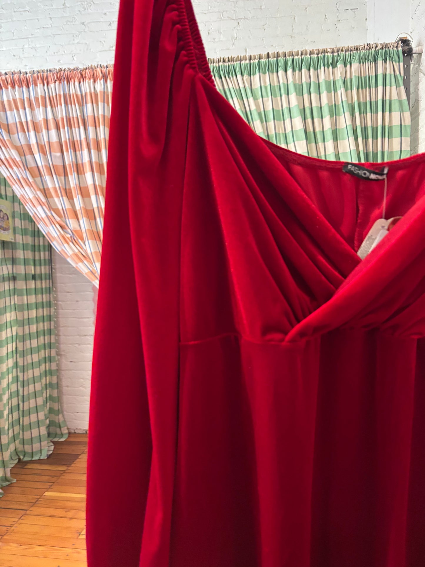 Size 2X red velvet Fashion Nova dress