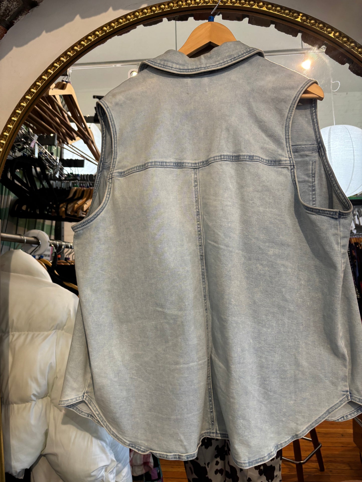 size 2X ligh wash D/C vest - button up