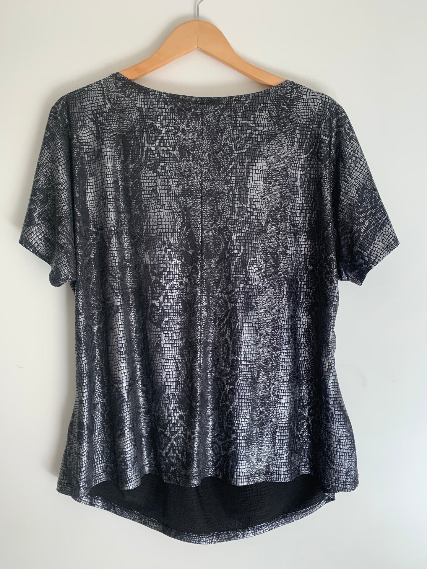 Size 3X Petite - Black-Silver Pattern Top