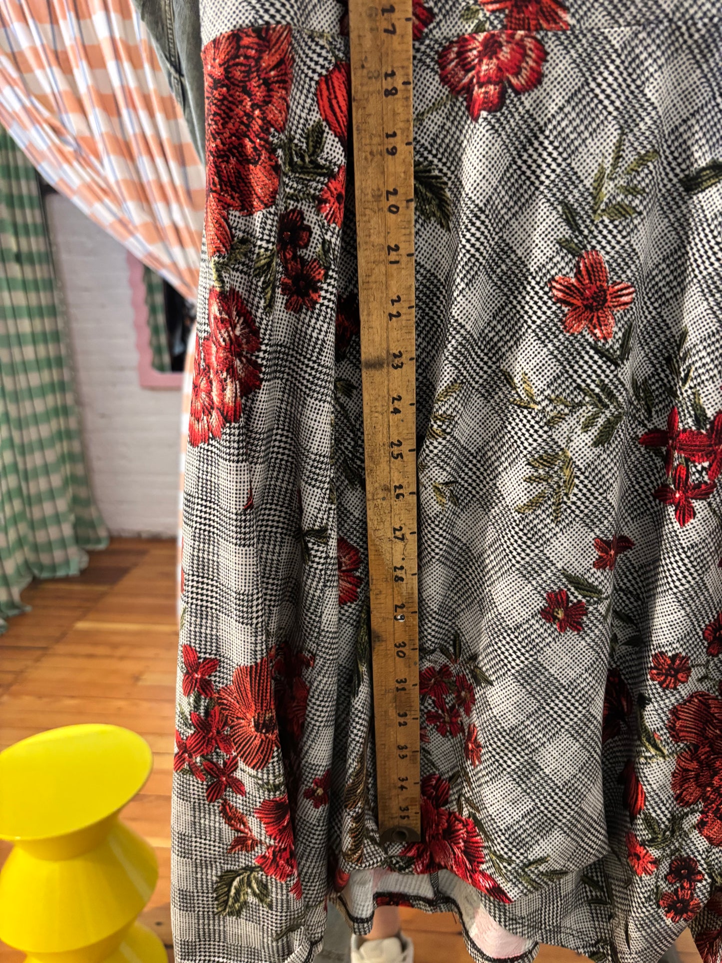 Size X black white hounds floral pattern In Every Story dress - knee