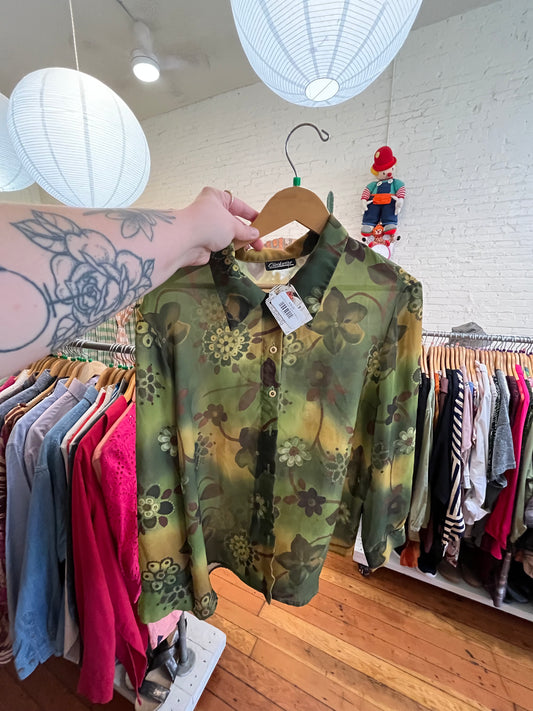 size XL green w/ flowers VINTAGE Clockwise top - button up