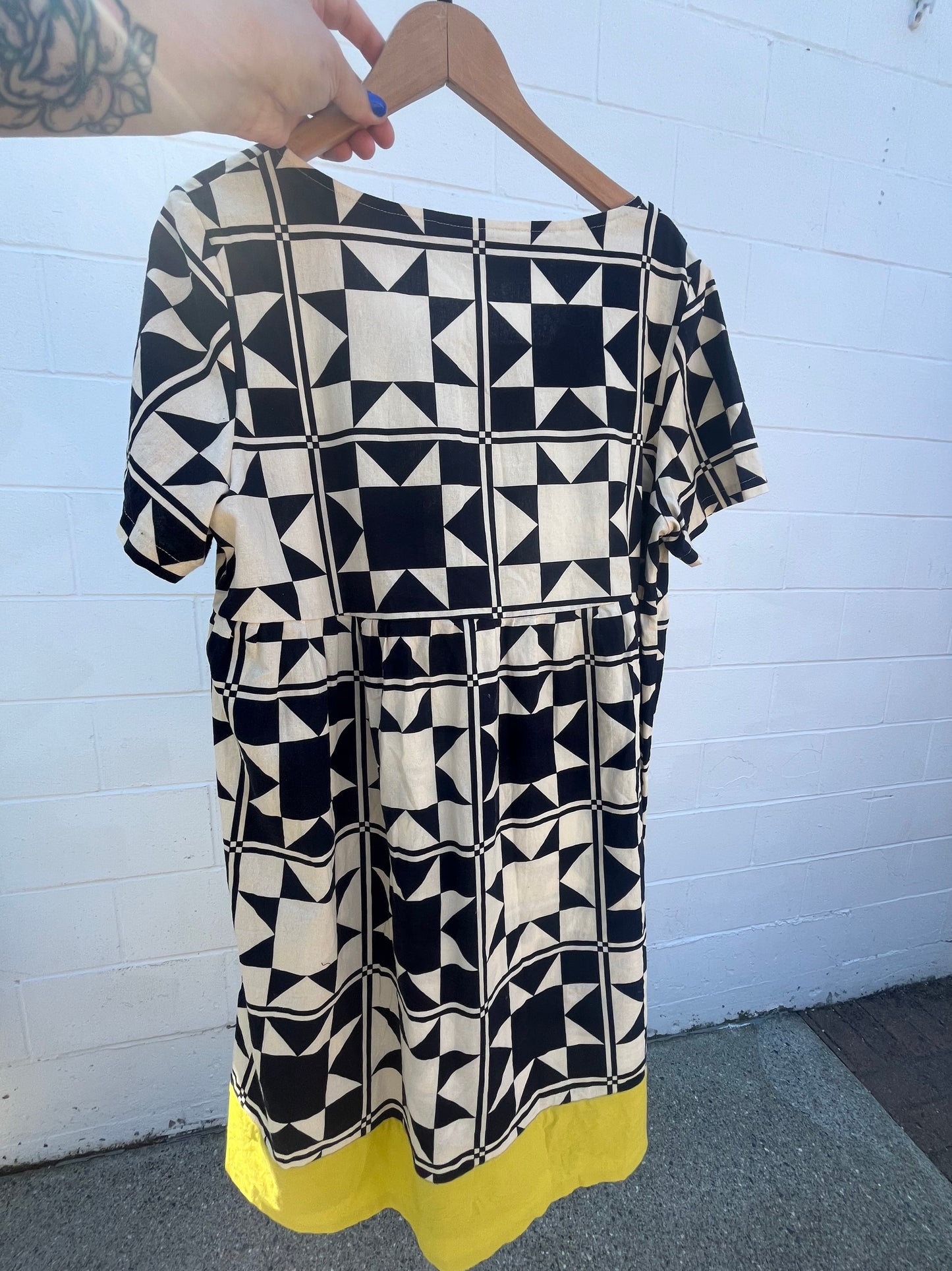 Size 1X Black geometric Ersa Fibers Dress