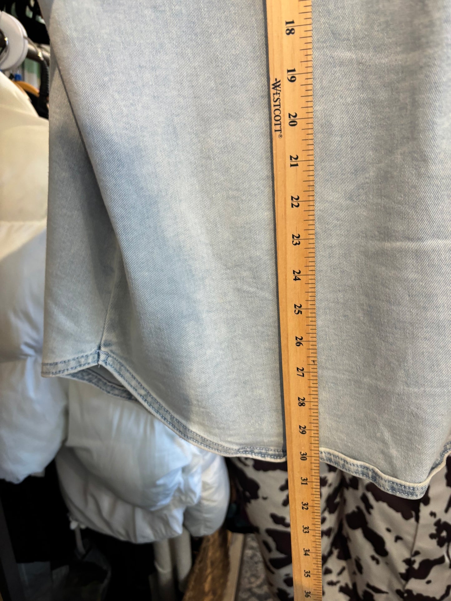 size 2X ligh wash D/C vest - button up