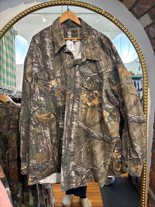 size 6XL oversize outfitters camo button