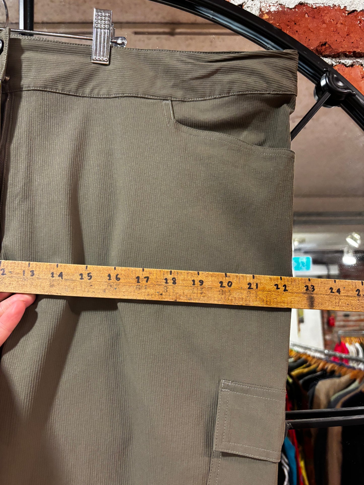 size 20 green ribbed technical TIlley pants - cropped