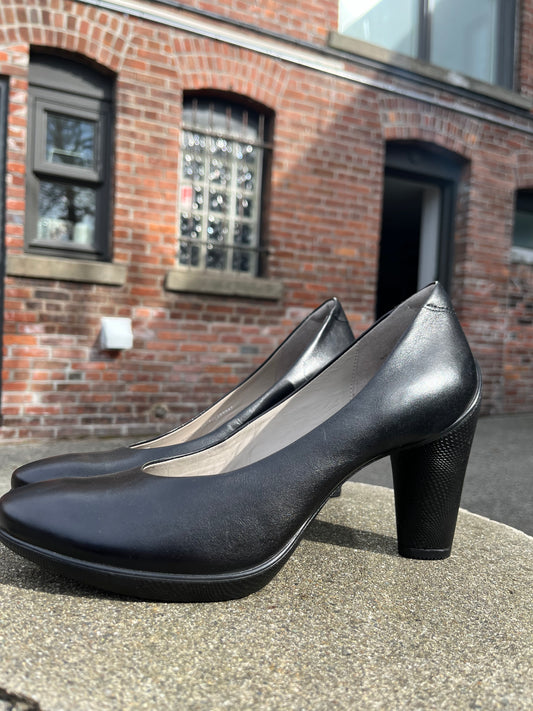 Size 41 Heels-Ecco pumps with 3" heel