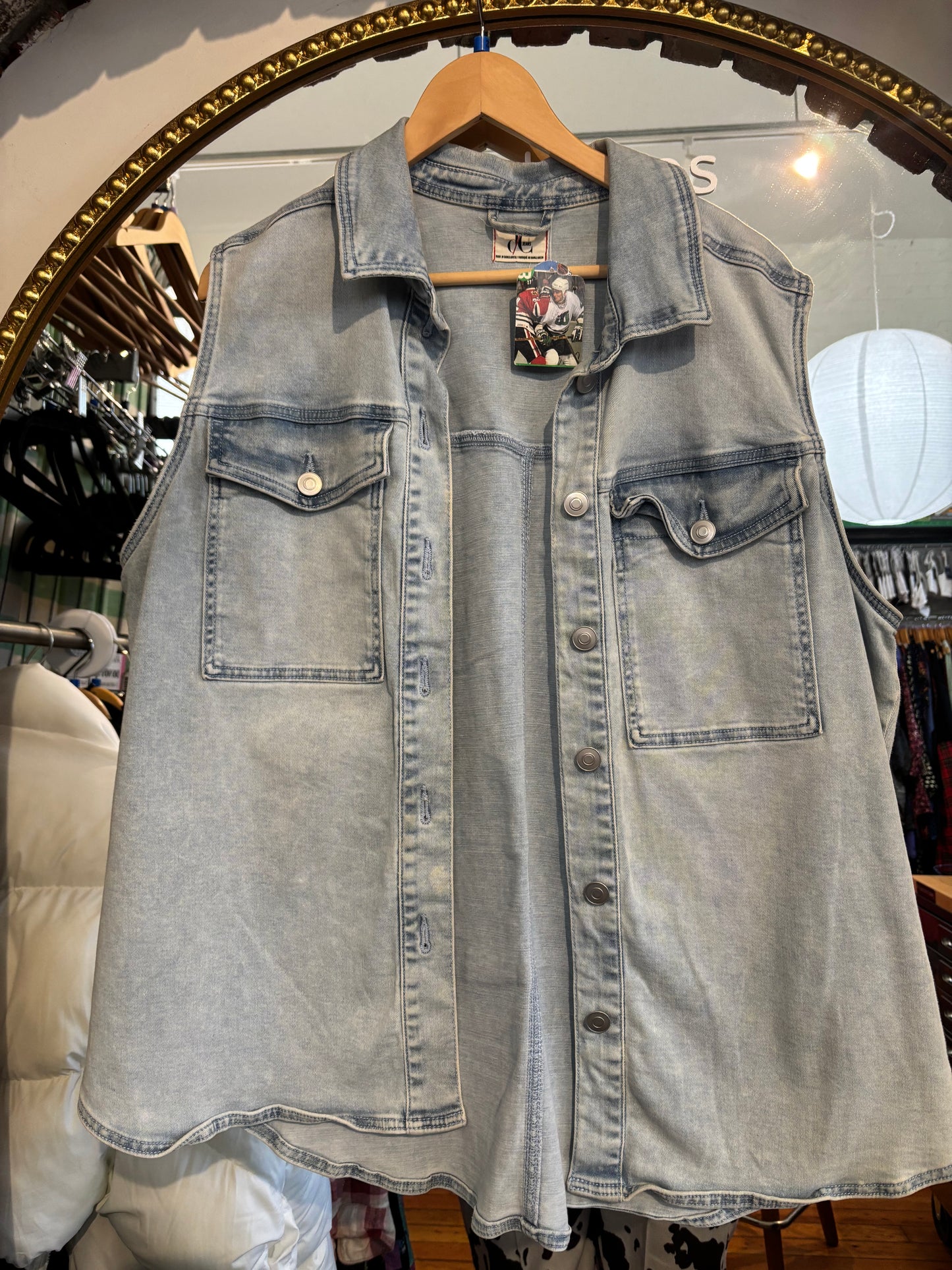 size 2X ligh wash D/C vest - button up