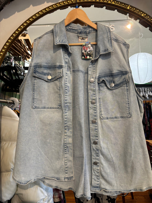 size 2X ligh wash D/C vest - button up
