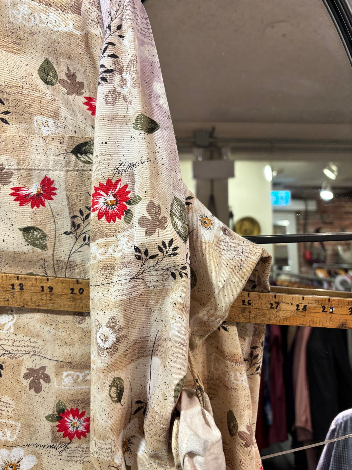 size 3X beige with flowers VINTAGE Career Elements  top - button up
