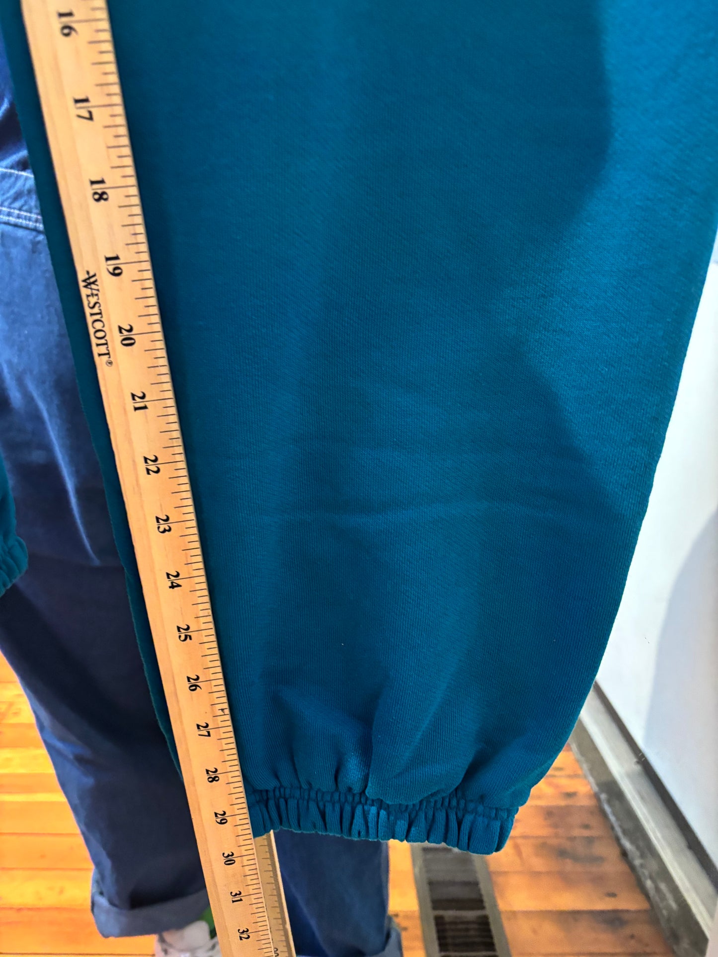 size XL teal cotton blend Alo sweat pants