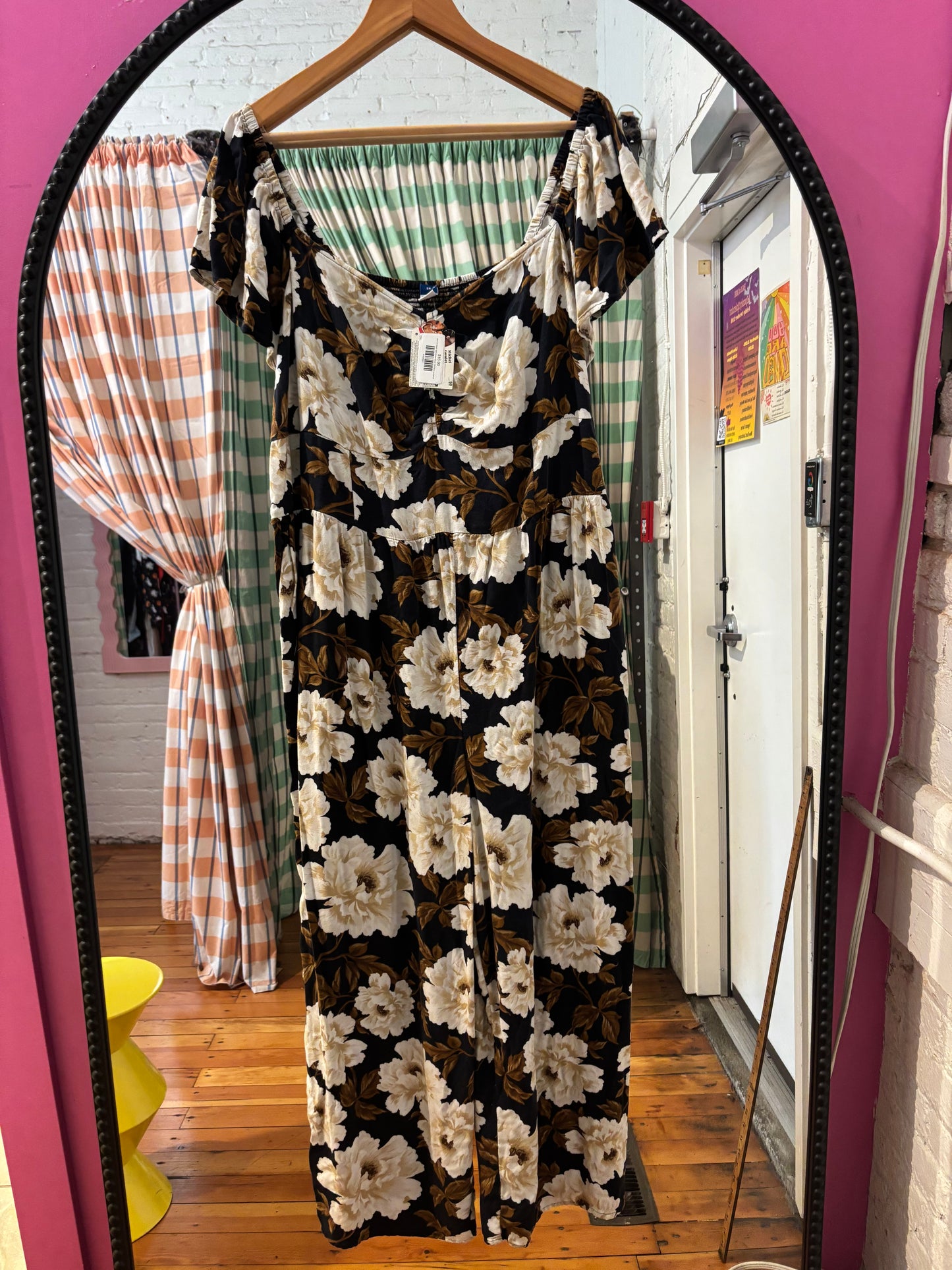size 2X black with brown floral Old Navy jumpsuit - long