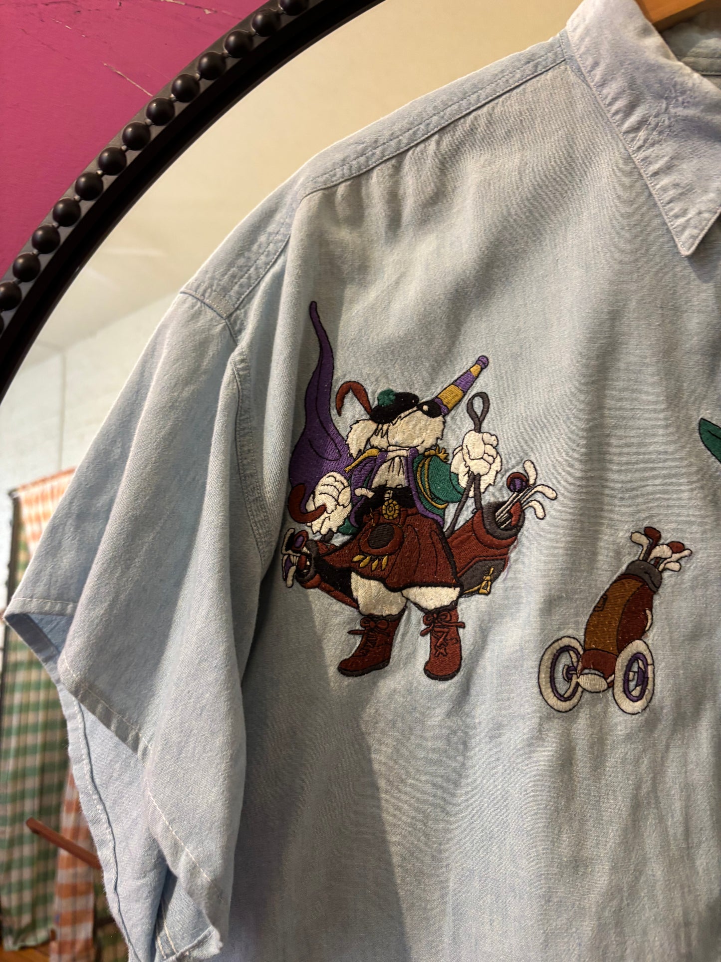 size XL light wash with embroidered dogs VINTAGE Modango Homme shirt - button up