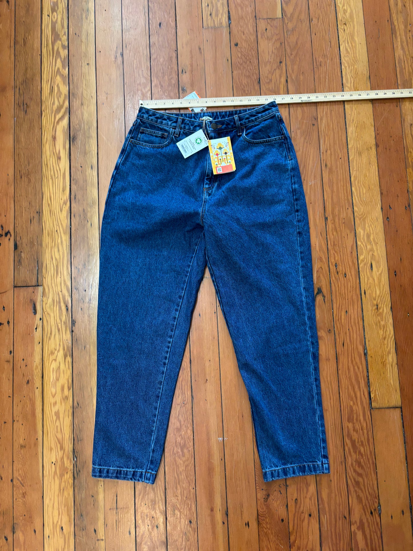NWT Lucy & Yak size 32R (waist ) mid wash Dana Jeans