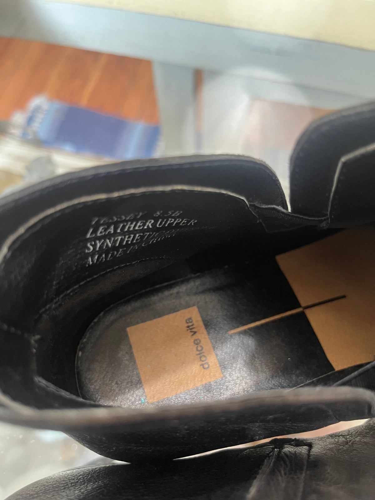 size 8.5B black LEATHER Dolce Vita booties