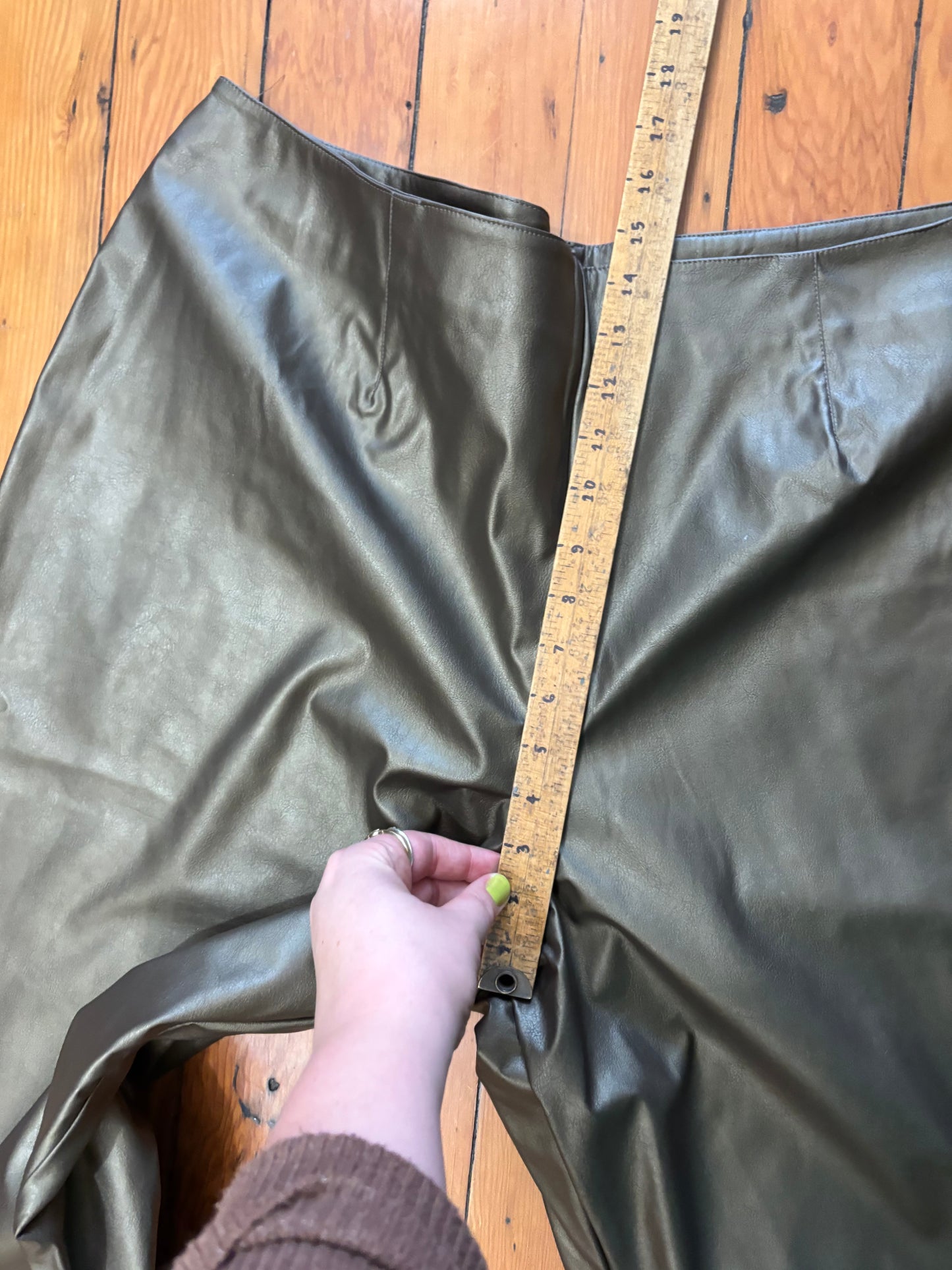 Vintage size 22 shiny pleather bronze-ish Un Deux Trois pants