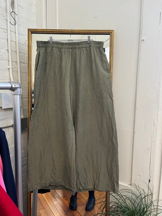 Free Label green pants Size 3X