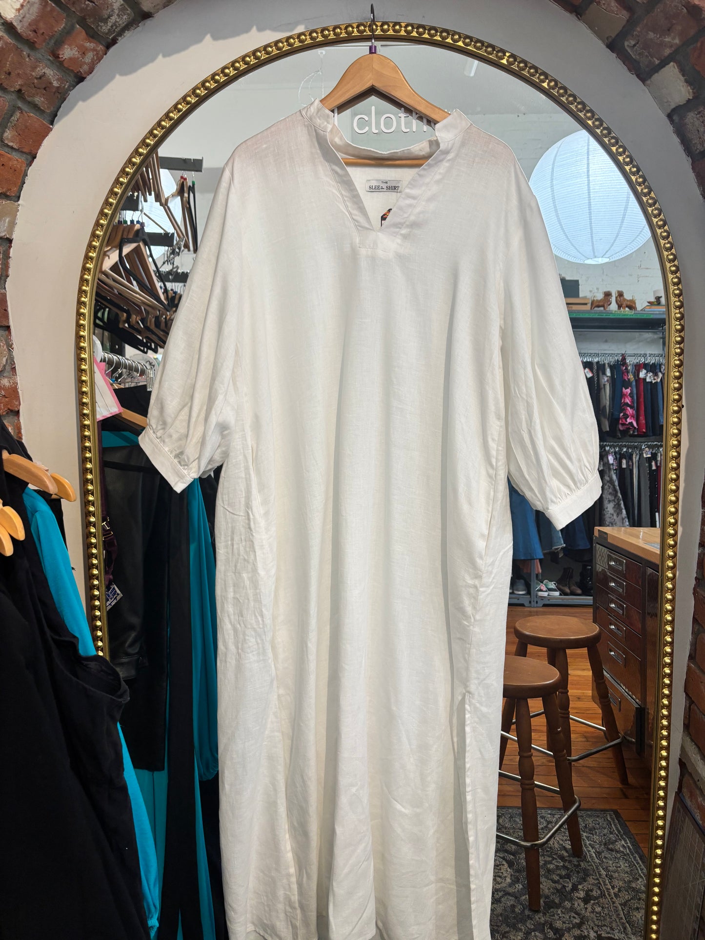 size XL white linen Sleep Shirt kaftan - bishop sleeve
