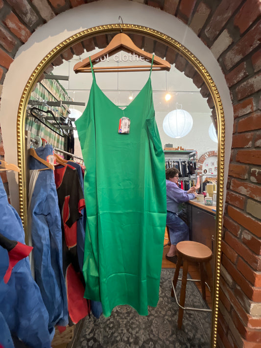 size XXL green satin Reitmans Signature dress - slip