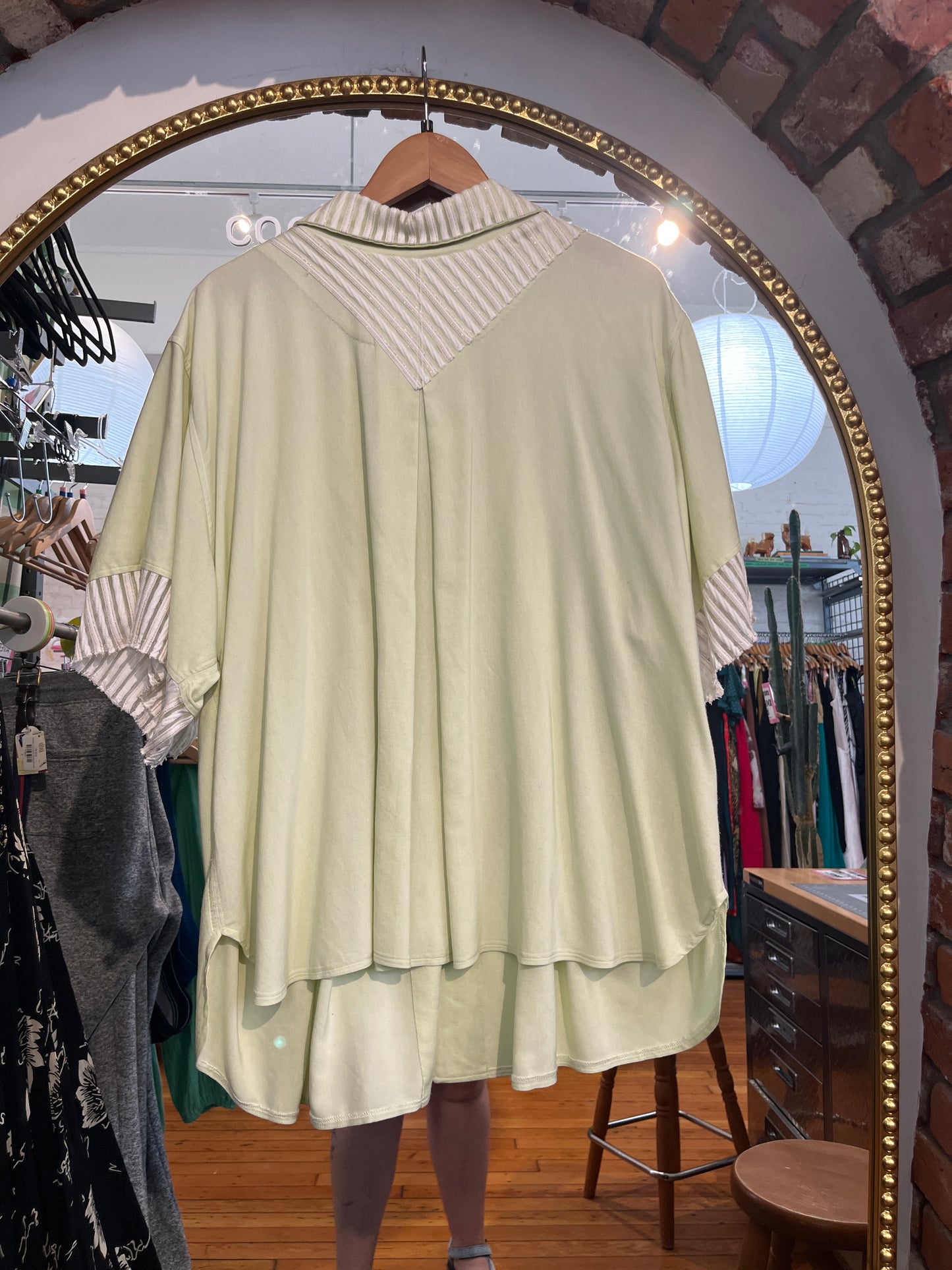 AS IS size flex light lime green fancy buttons VINTAGE top - boxy