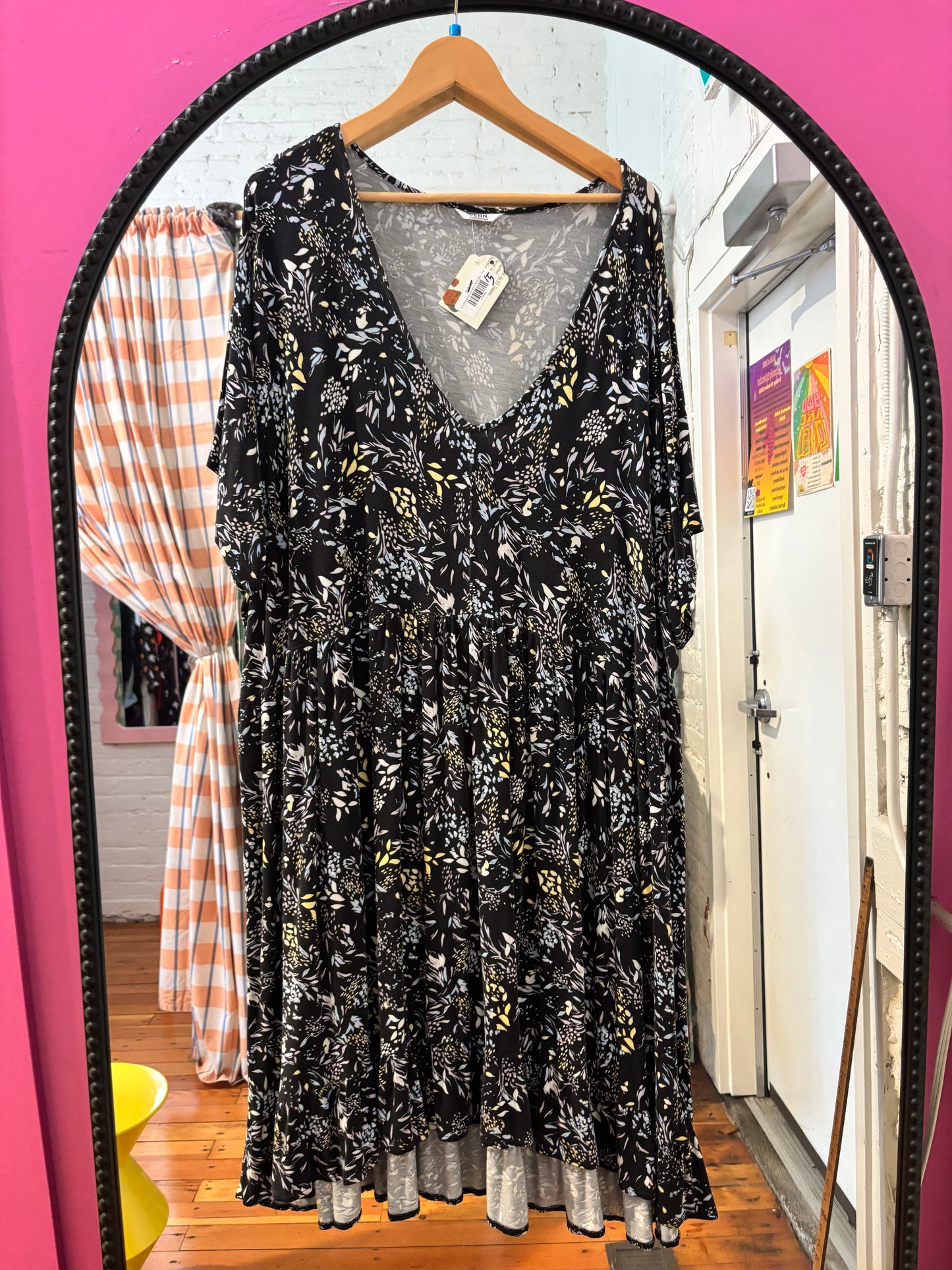 size 6X black with light pattern PENN dress - knee