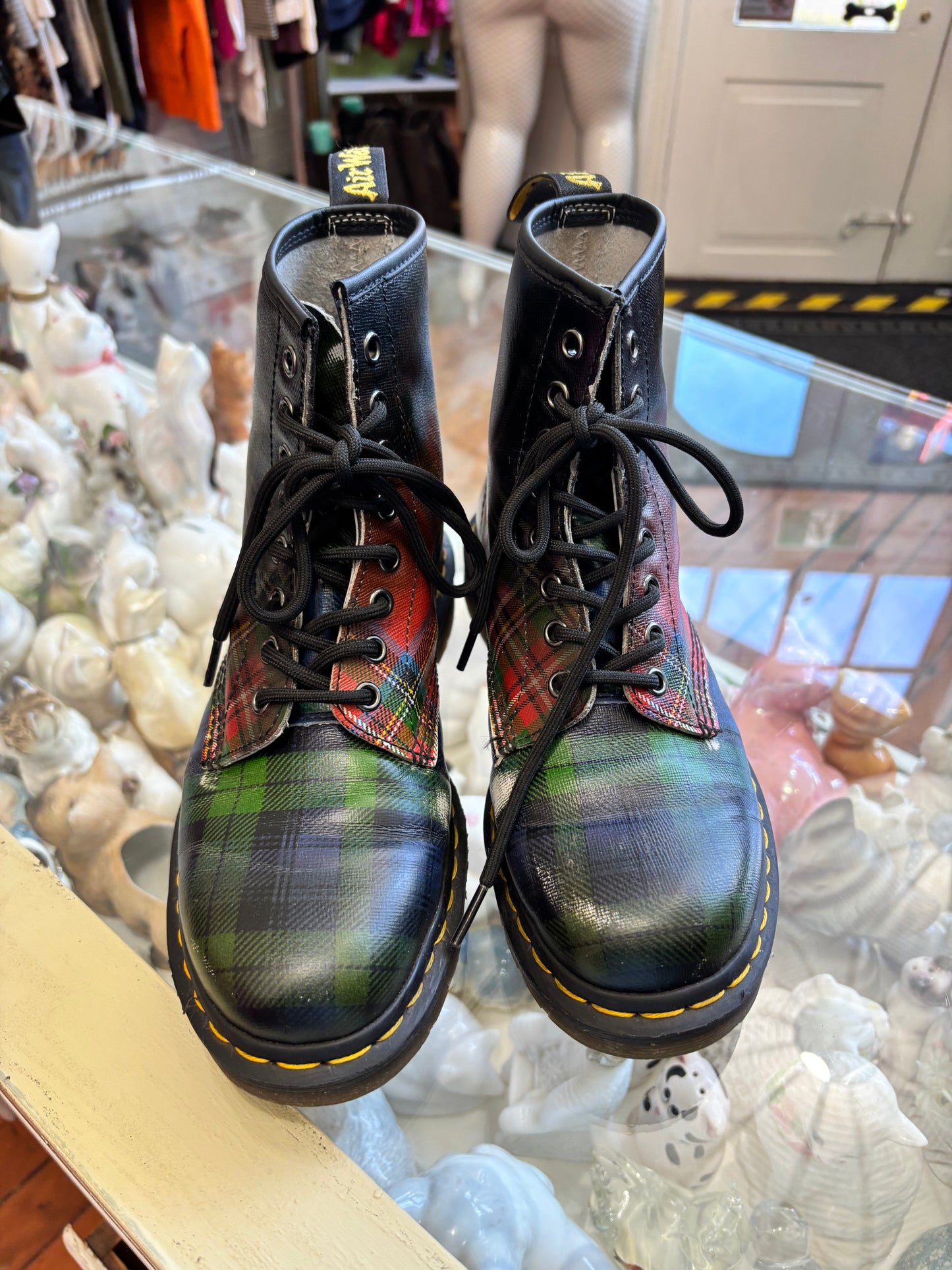 size 39 Tartan Doc Martens boots