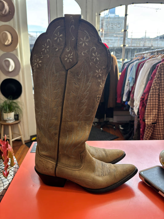 size distressed brown leather Ariat boots - cowboy