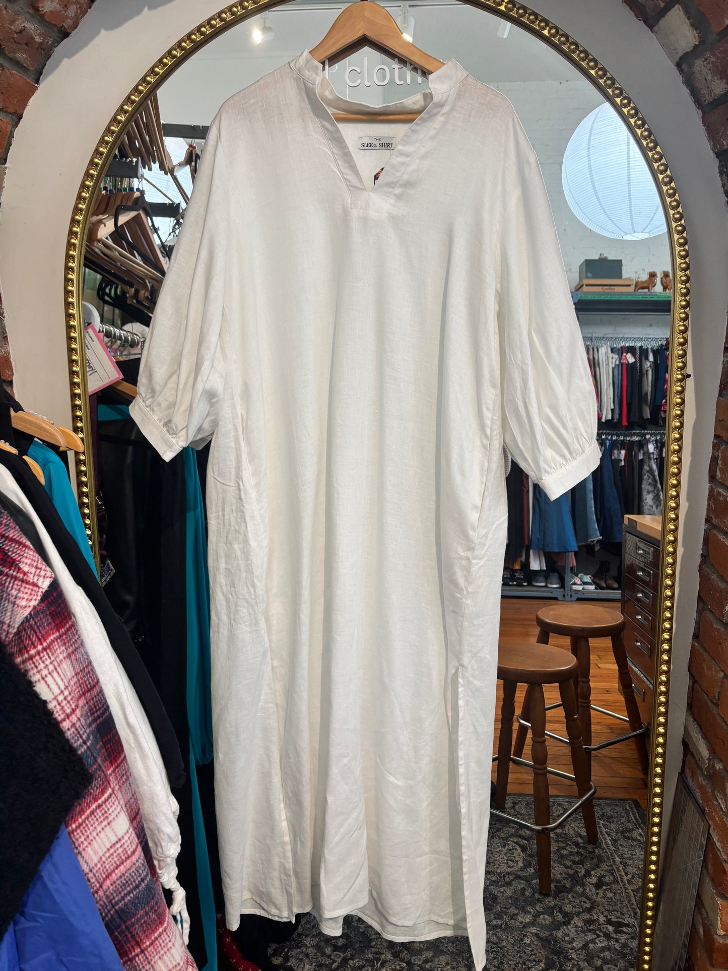 size XL white linen Sleep Shirt kaftan - bishop sleeve