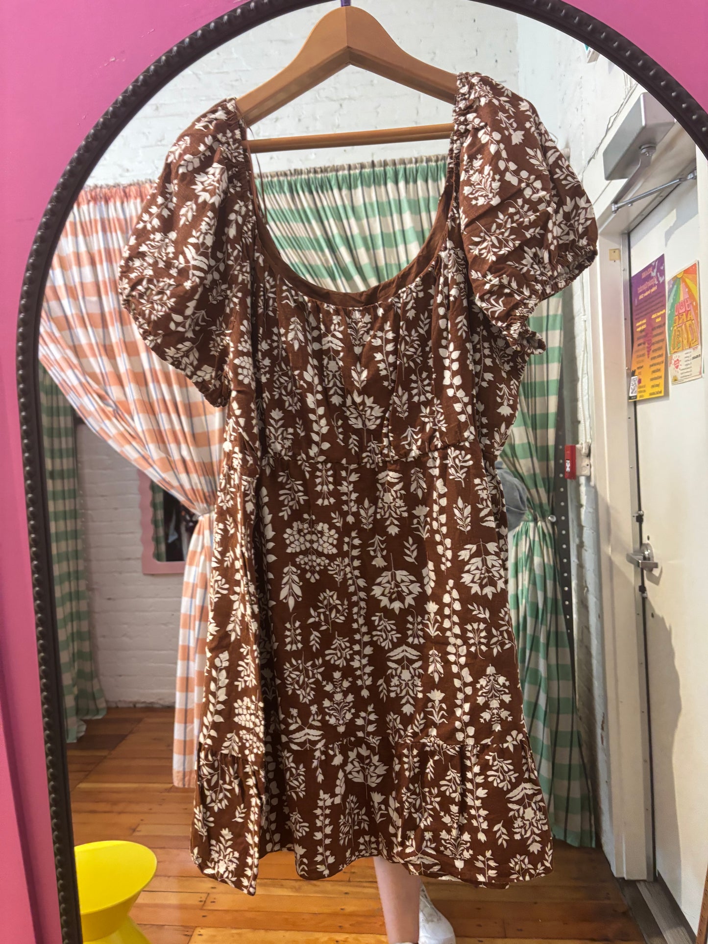 size 3X brown with white plants puff Reitmans dress - knee