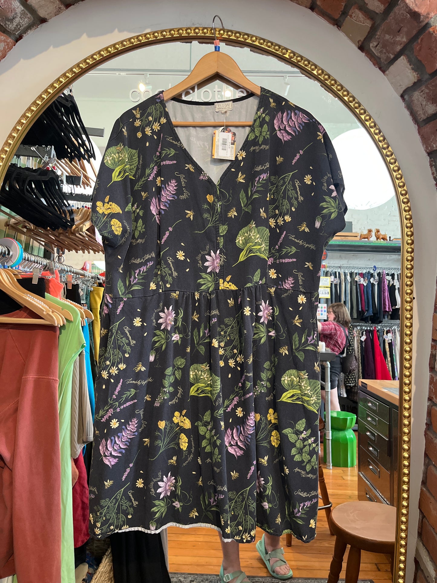 size 3X black with wild flowers Field Day dress - mid