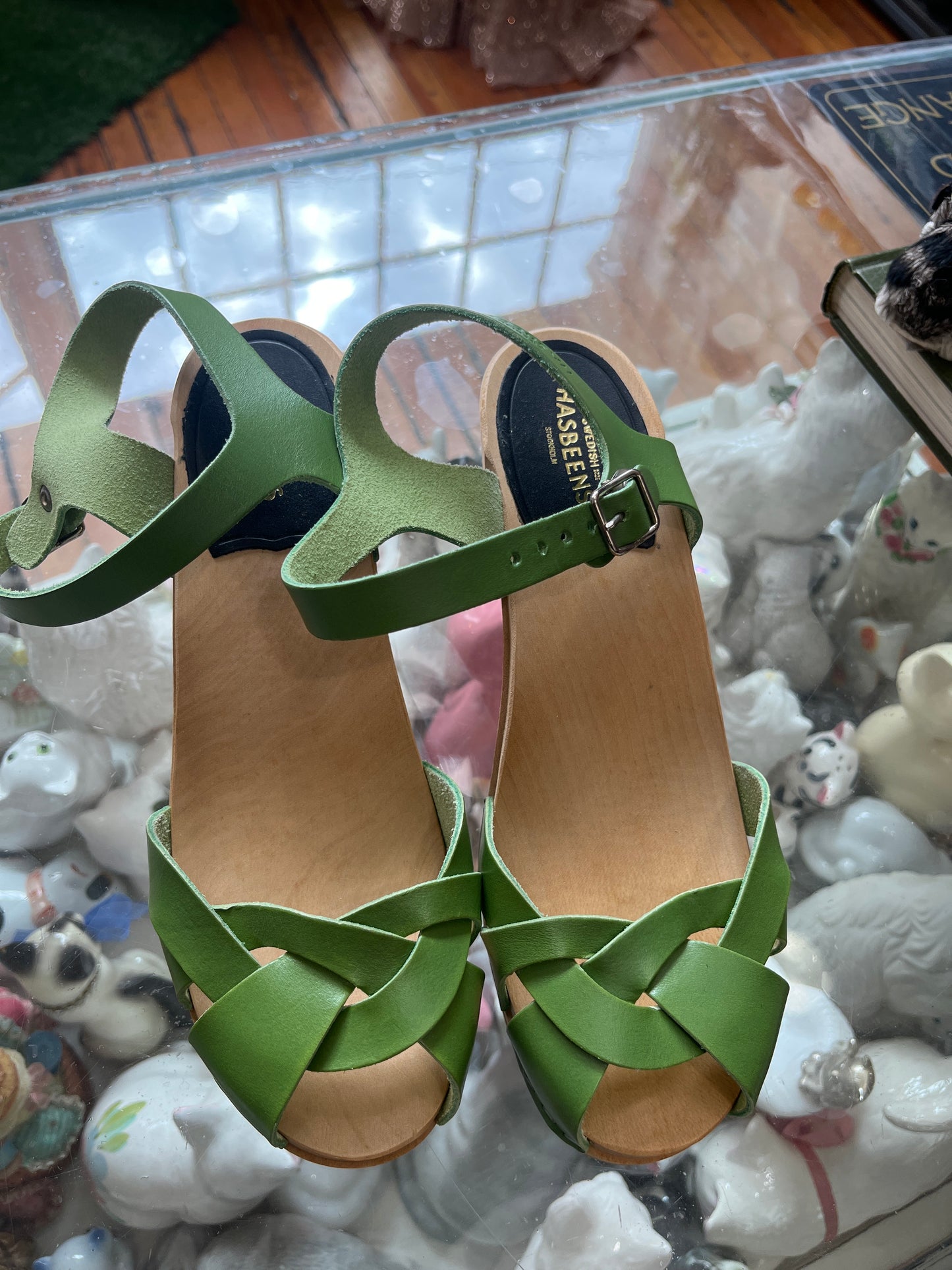 size 38 green leather Hasbeens shoes - clogs