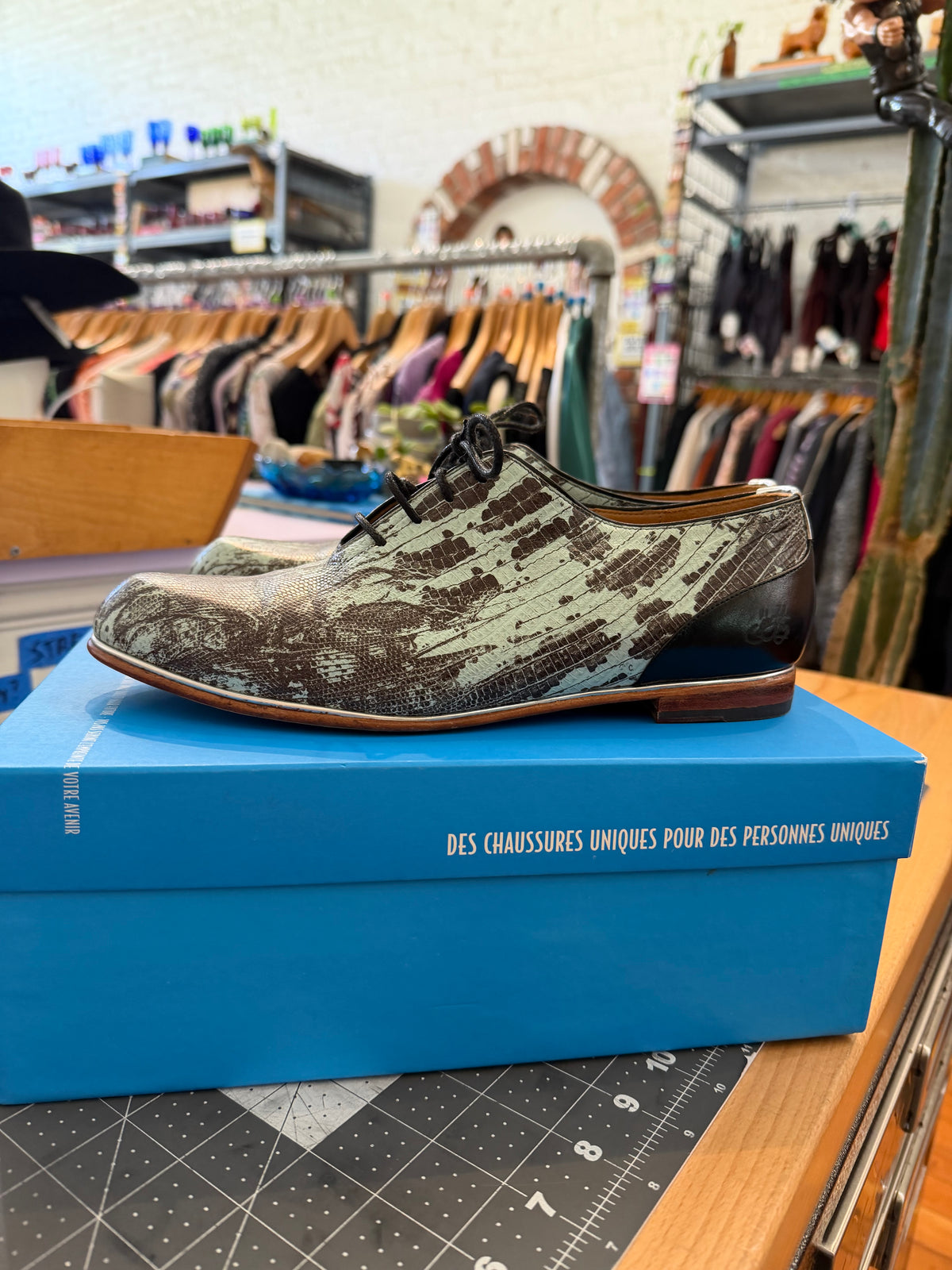 Fluevog size 8 Mariella (Modvog) in Overo light blue