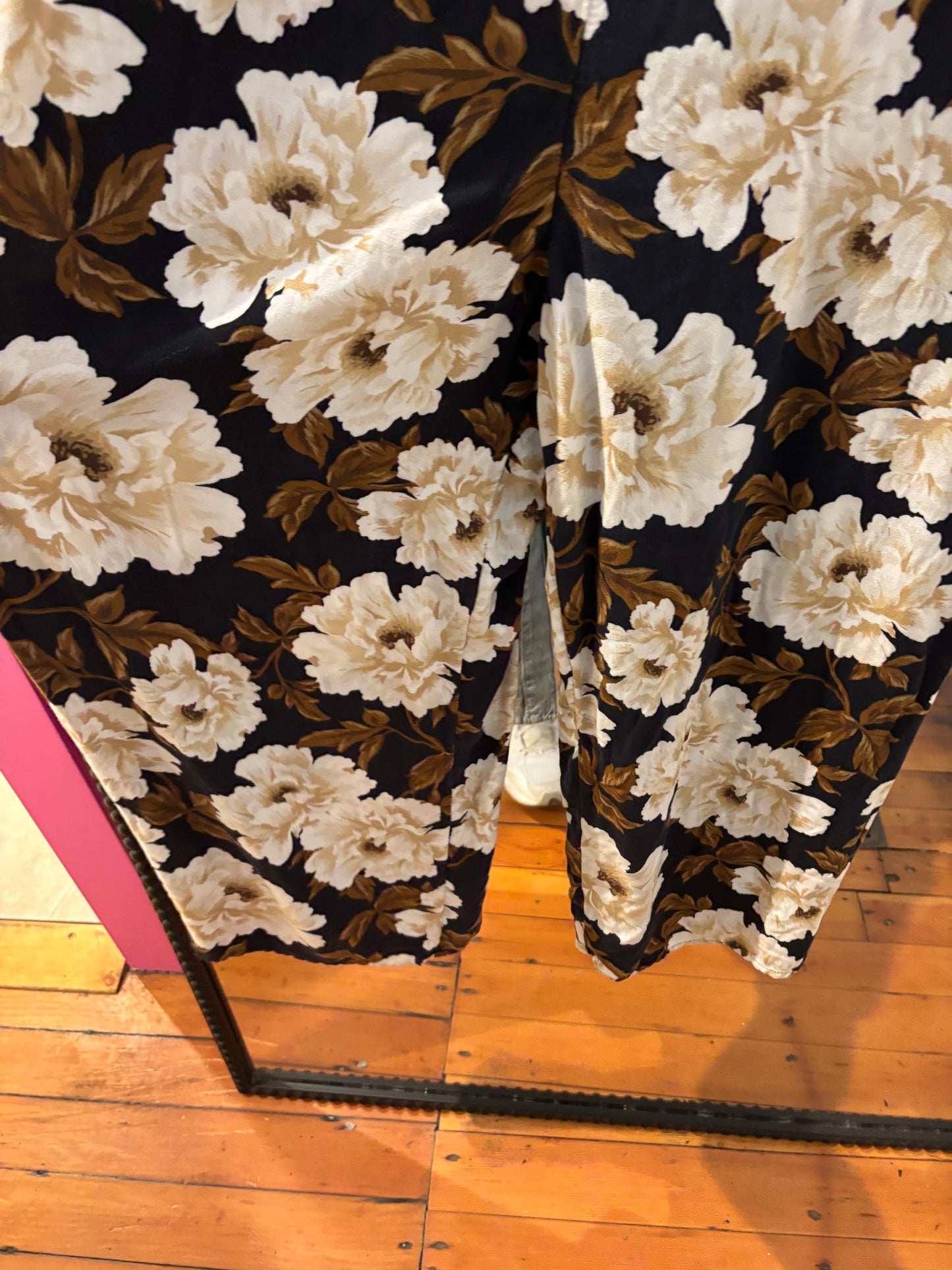 size 2X black with brown floral Old Navy jumpsuit - long