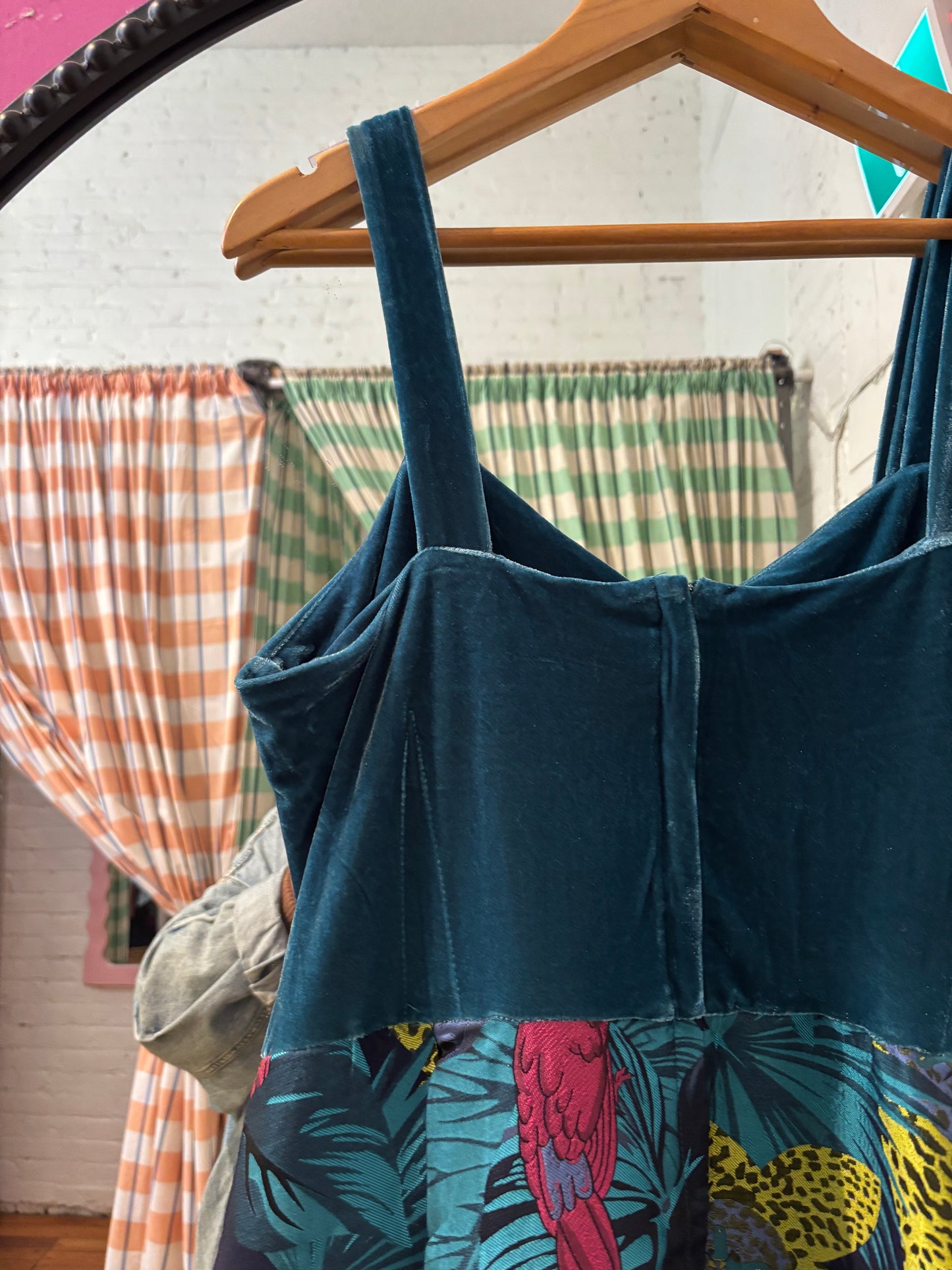 size 14 teal parrot cheetah velvet Collectif vintage dress - midi