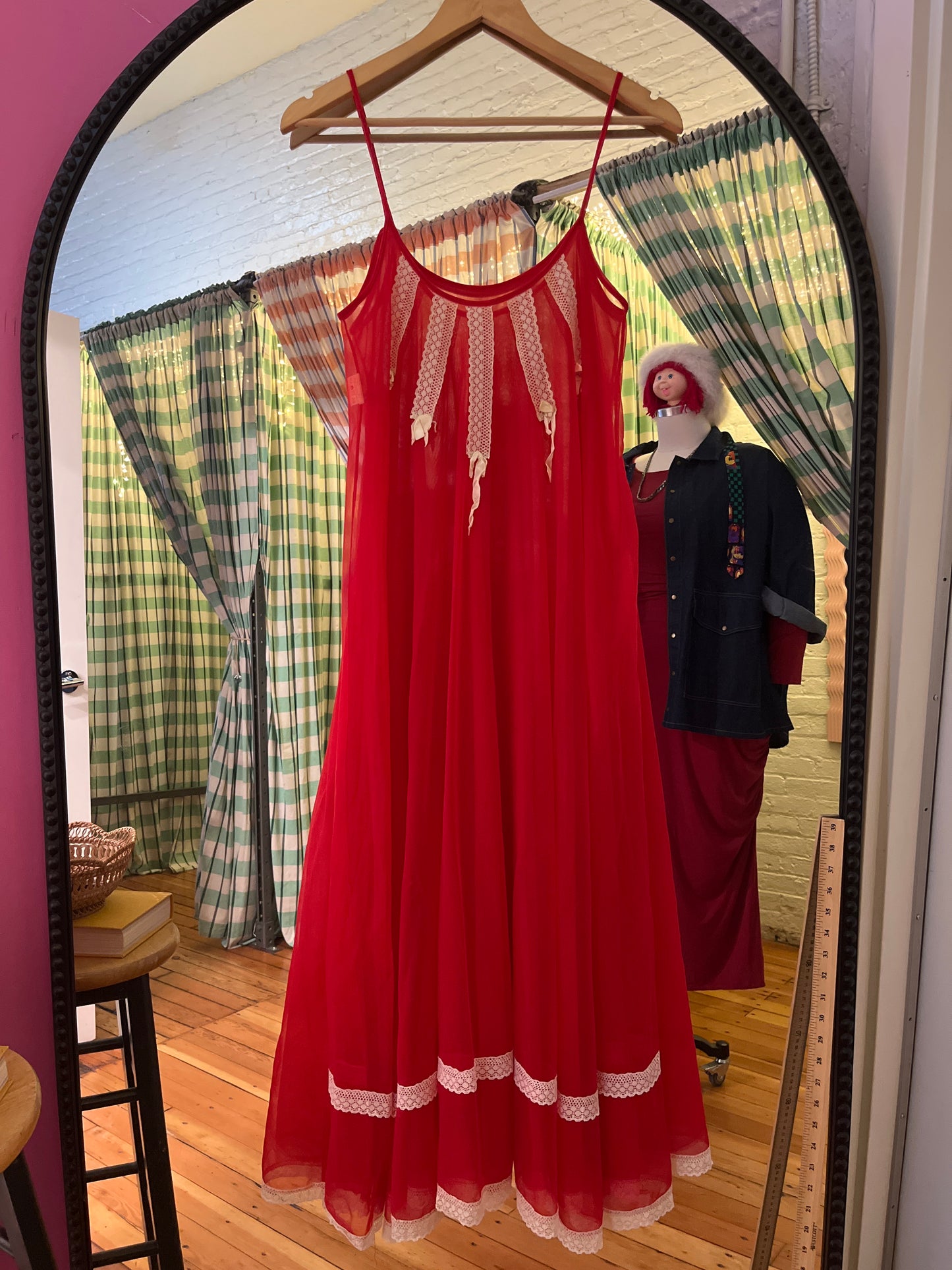 size tiny red arnel  VINTAGE Amira 1970s slip dress - long