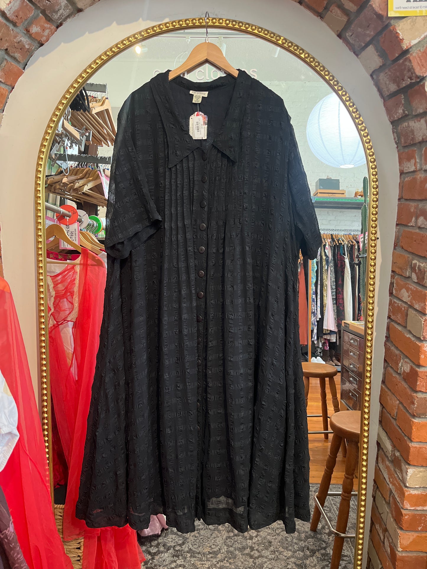 Size 30 Vintage The Avenue black textured rayon dress with collar