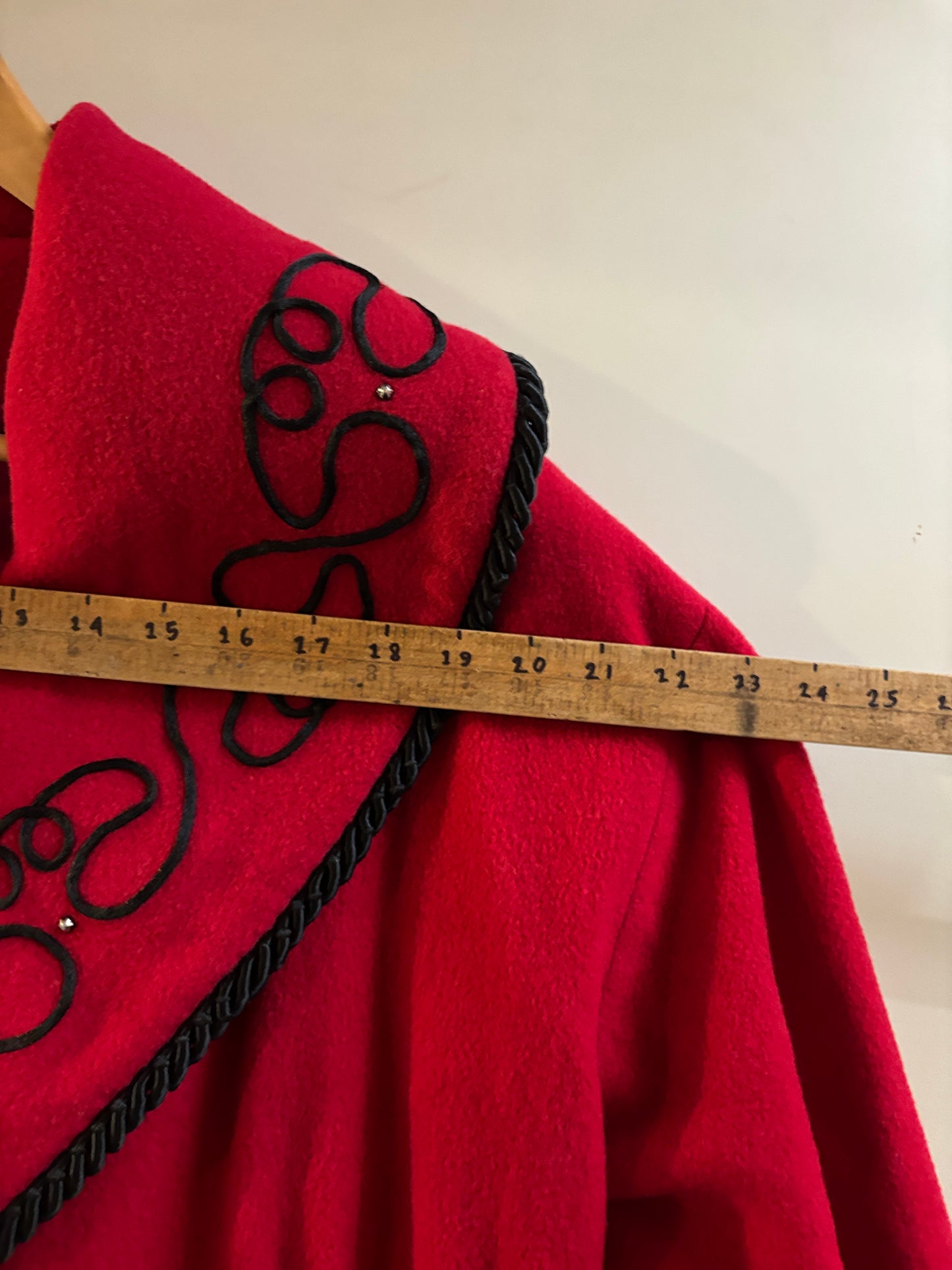 size L/G red wool with black details VINTAGE Braemar jacket