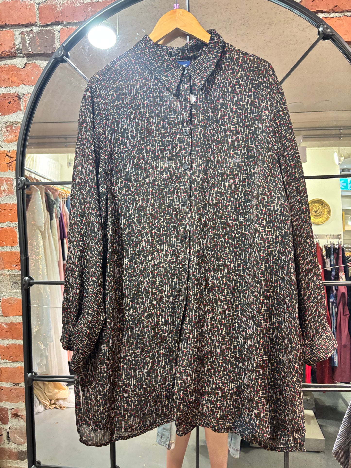 size 4X black red brown pattern PS Career top - long