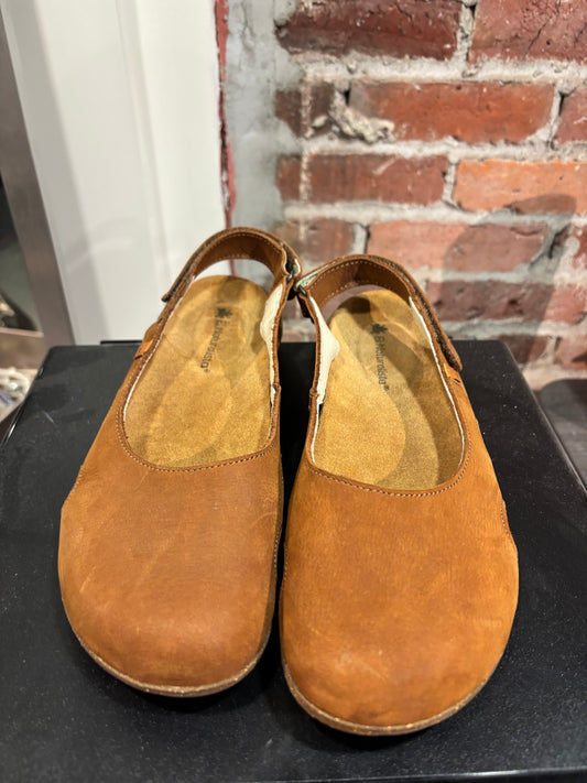 Size 39 tobacco El Natrualista flats