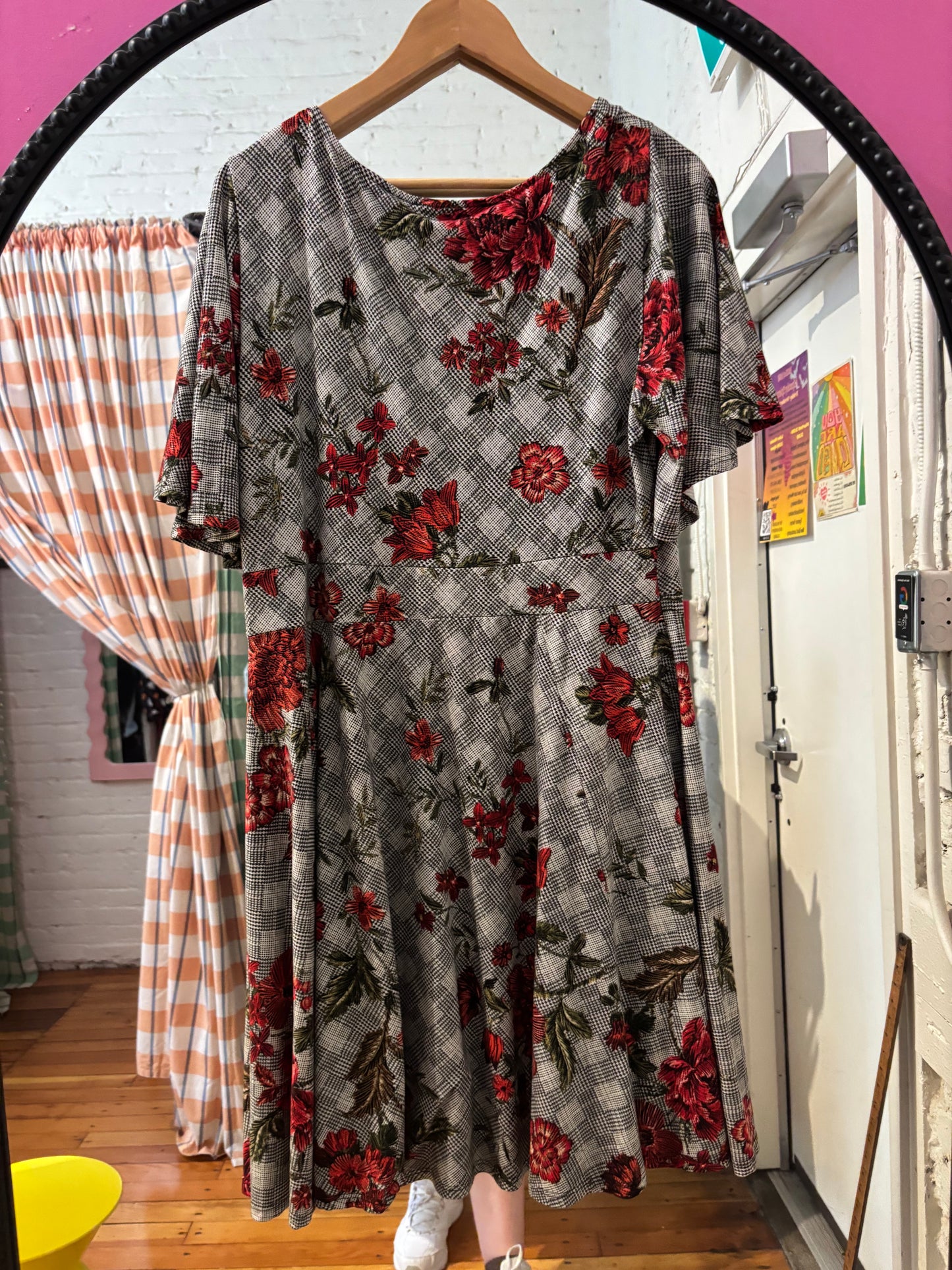 Size X black white hounds floral pattern In Every Story dress - knee