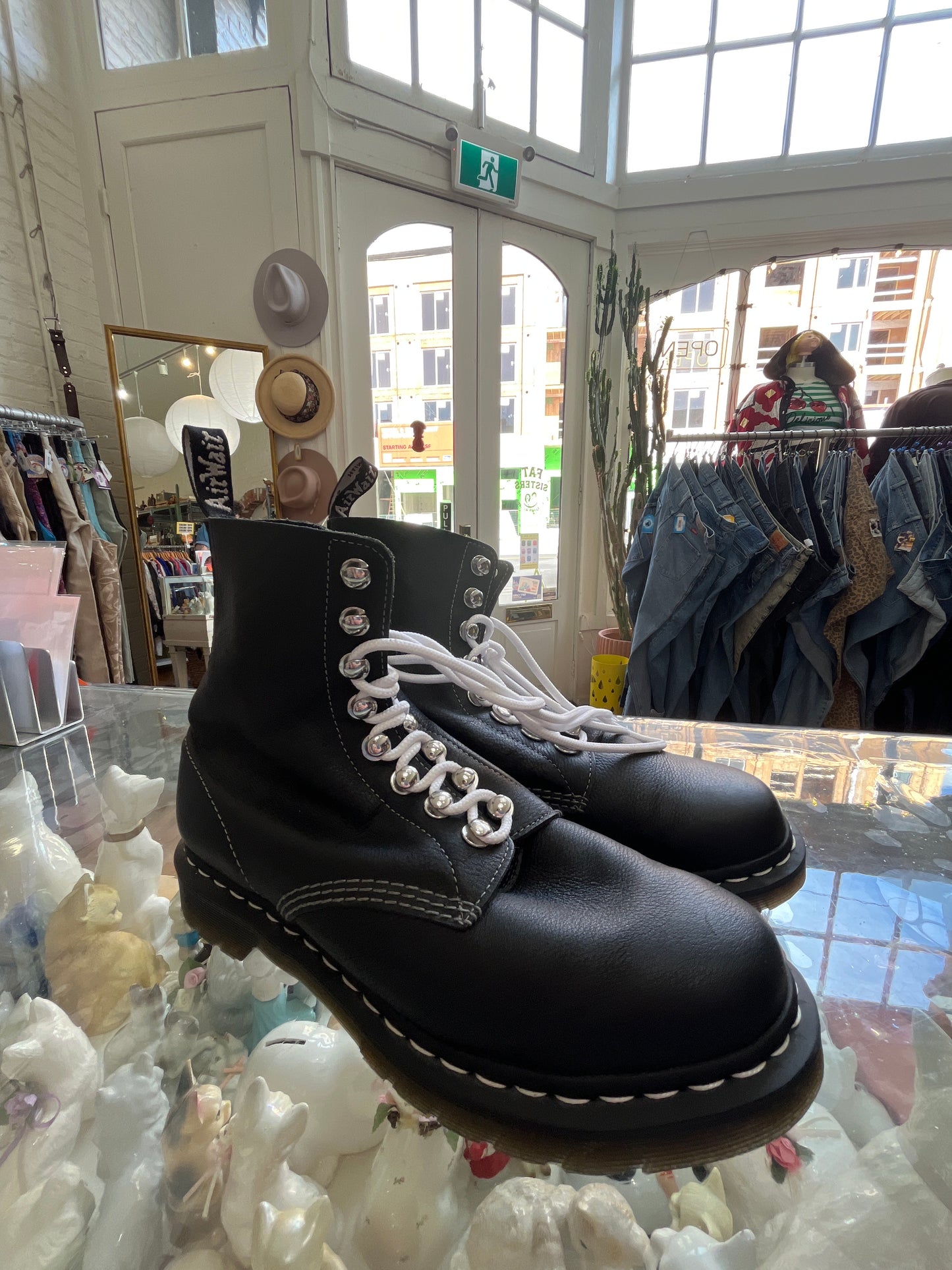 size 43 NWOT 1460 Pascal Hardware leather black boots