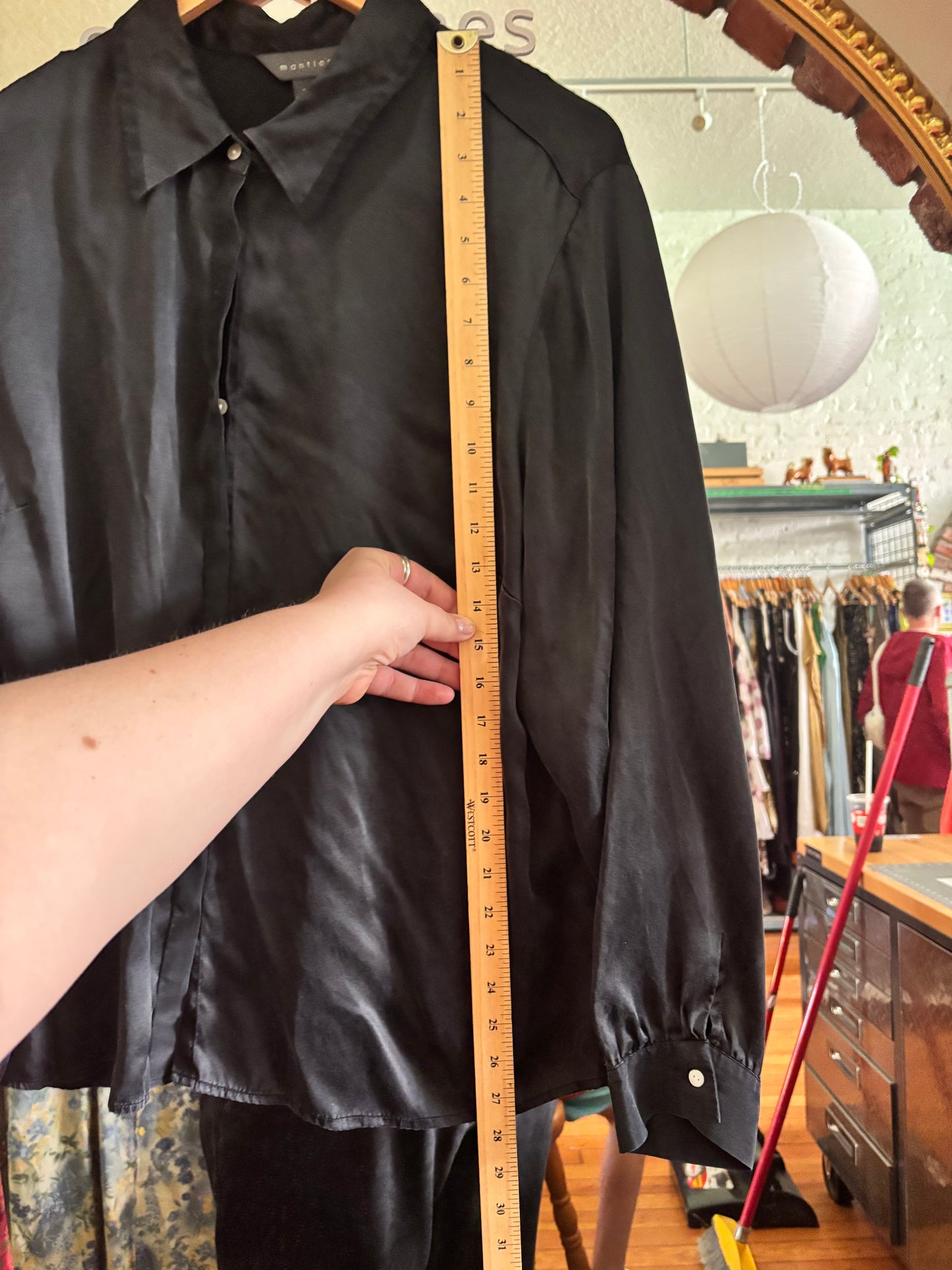 size 20 black SILK VINTAGE Mantels top - button up