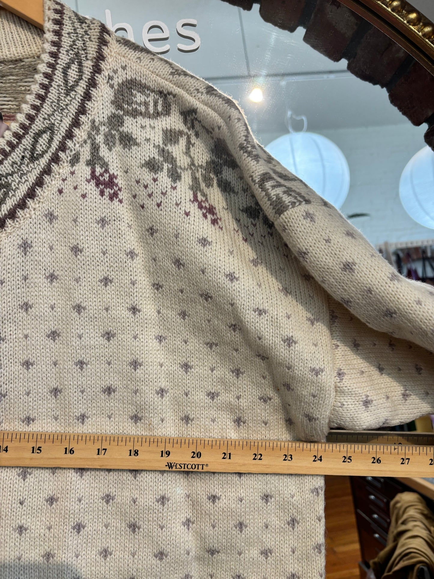 size XL-FLEX cream with roses VINTAGE made in estonia cardigan - 100% wool