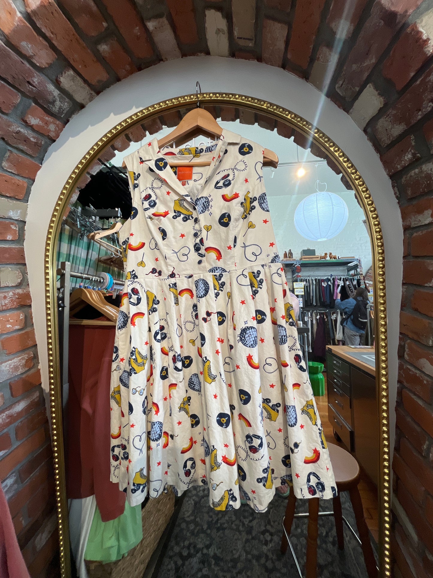 size 1X cream with rollerskates Modcloth dress - mid