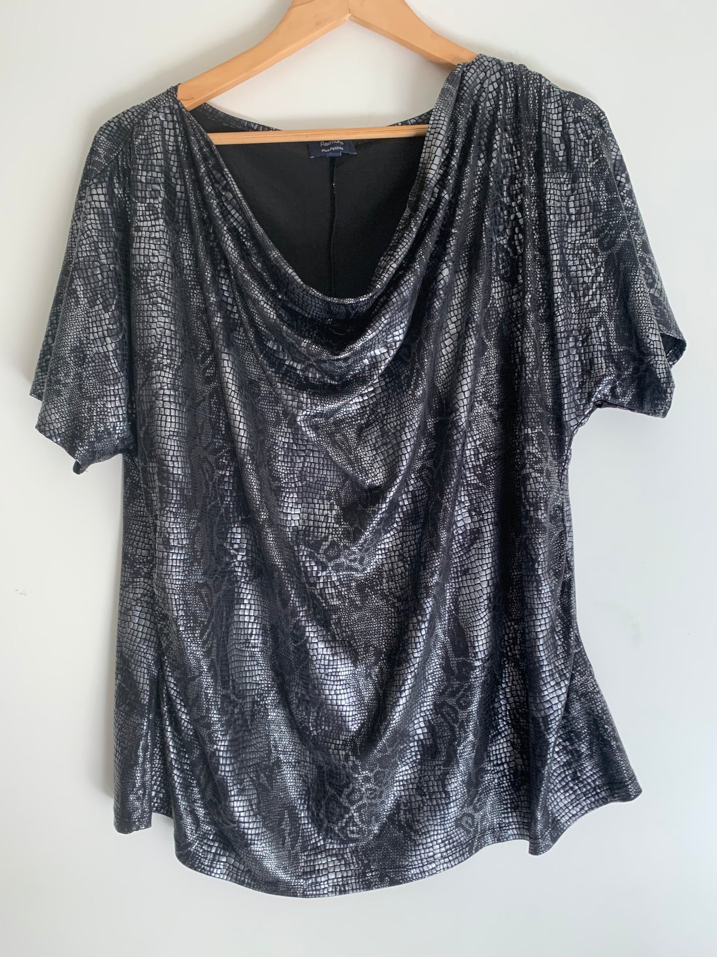 Size 3X Petite - Black-Silver Pattern Top