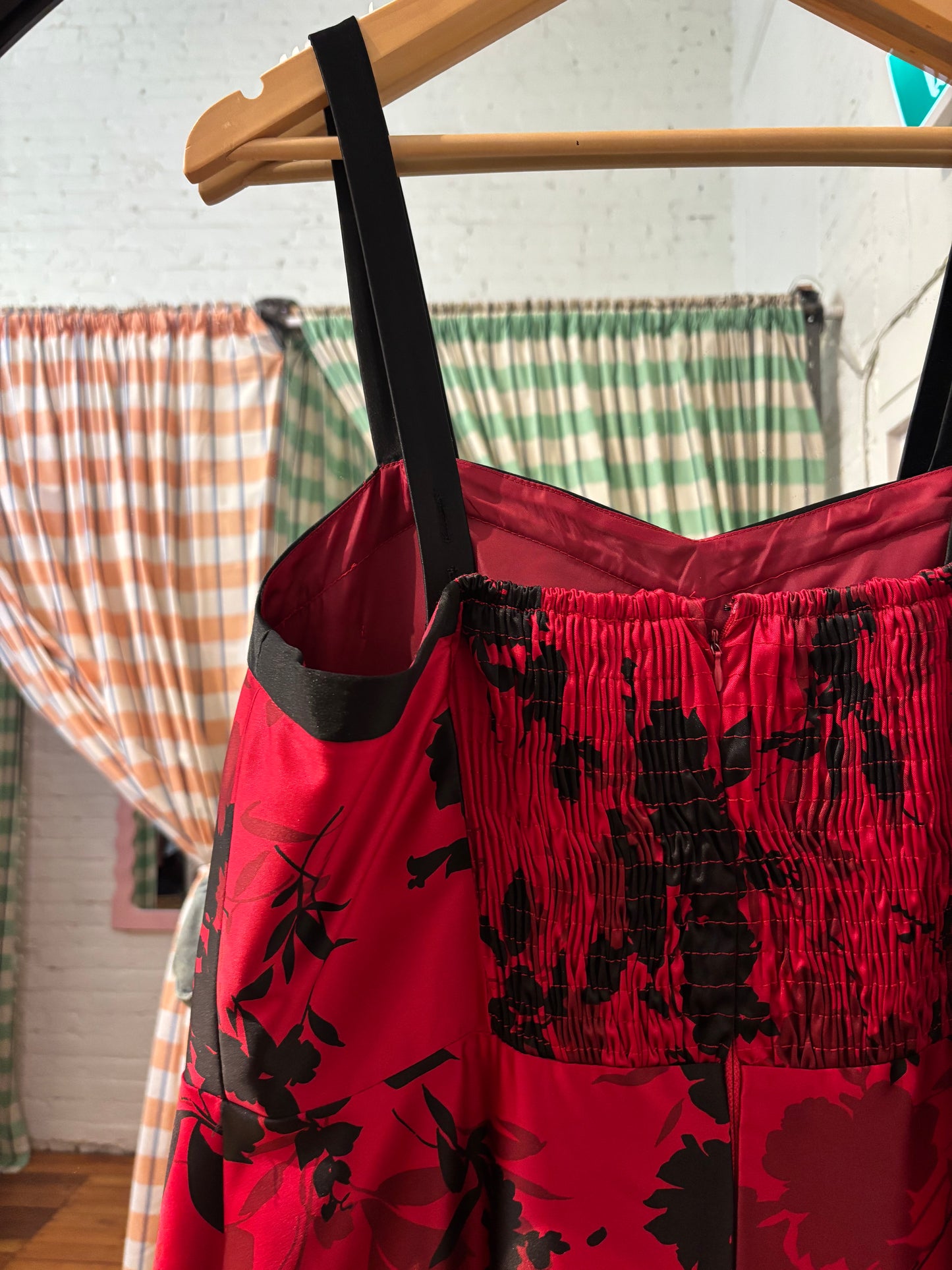 size 18 red and black satin R&K woman dress - cocktail